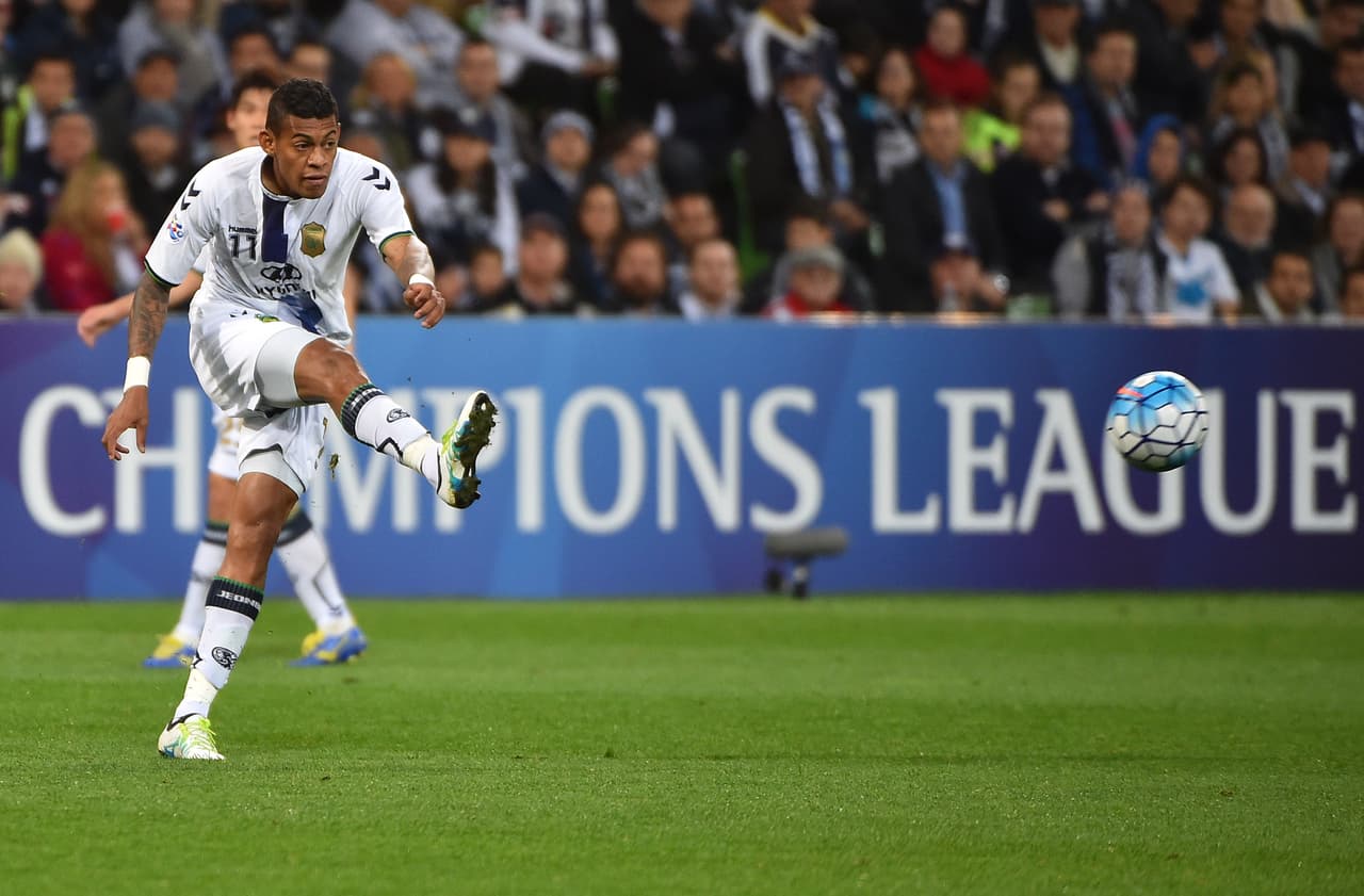 Este diestro, como la mayoría de los jugadores de su país, tiene buen remate de media distancia, factor del que América tendrá que cuidarse.