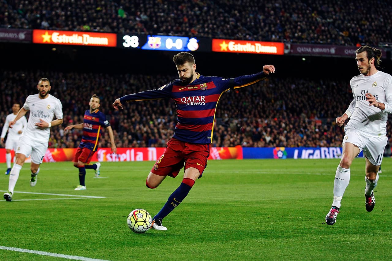 Y si no aparecía Piqué para sacar las papas del fuego con sus relevos cubriendo la pelota.