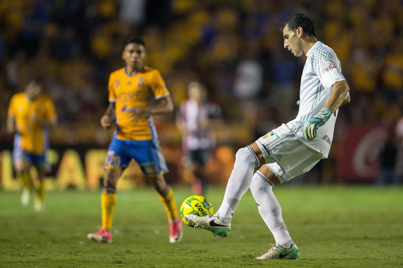 Nominado a mejor guardameta de la Liga MX por su juego de pies: Nahuel Guzmán de Tigres.