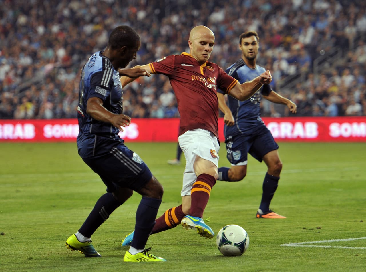 Al igual que Tim Howard, Michael Bradley es otro de los que les ha tocado estar en ambos bandos. En 2013 le tocó jugar para la Roma donde vivía un extraordinario momento futbolístico.