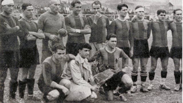 La U.S. Open Cup es tan antigua, que La Liga de España no se inauguró sino hasta 15 años después. En la foto FC Barcelona con el primer título de La Liga.