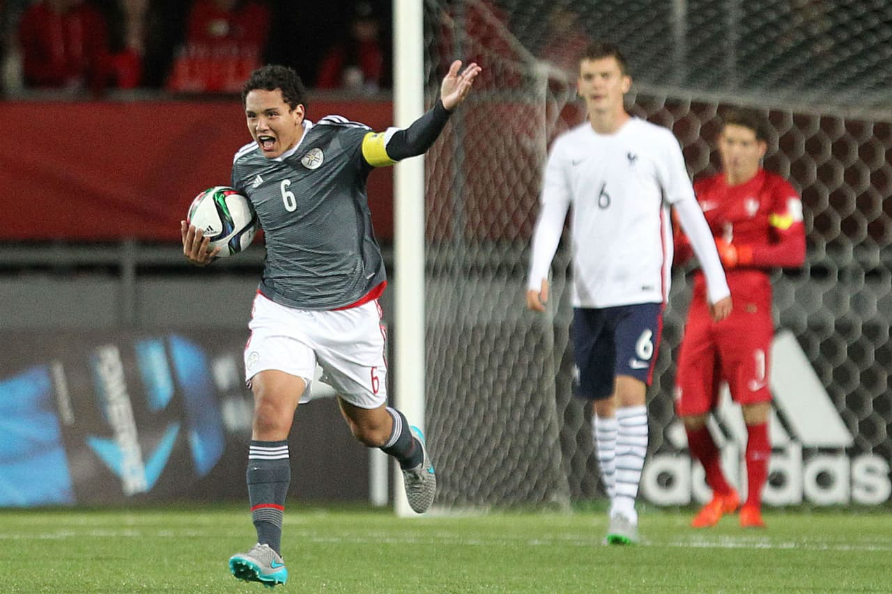 El juvenil paraguayo
<b>Christian Paredes</b>, quien jugó el Mundial Sub 17 en 2015, es nuevo refuerzo del América.