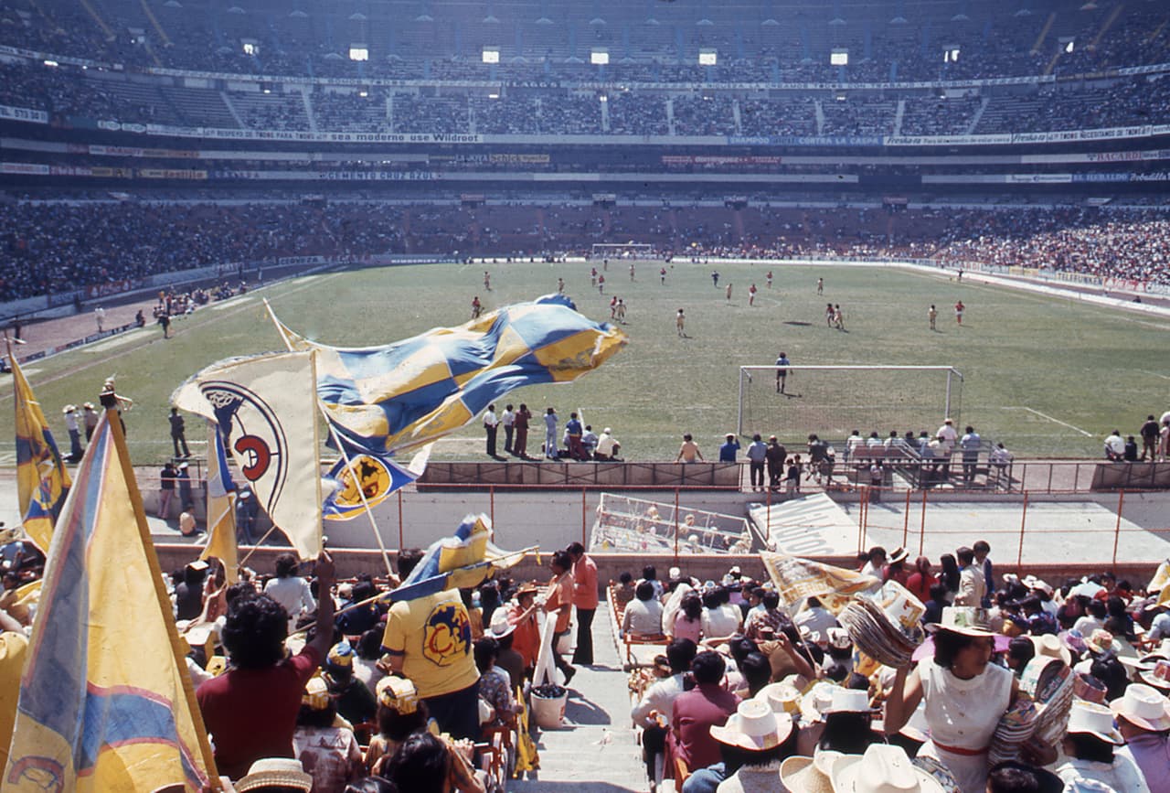 En la temporada 1970-71 ante Toluca. América se coronó en el estadio Azteca al superar 2-0 a los Diablos Rojos luego de empatar visita 0-0 en la ida.