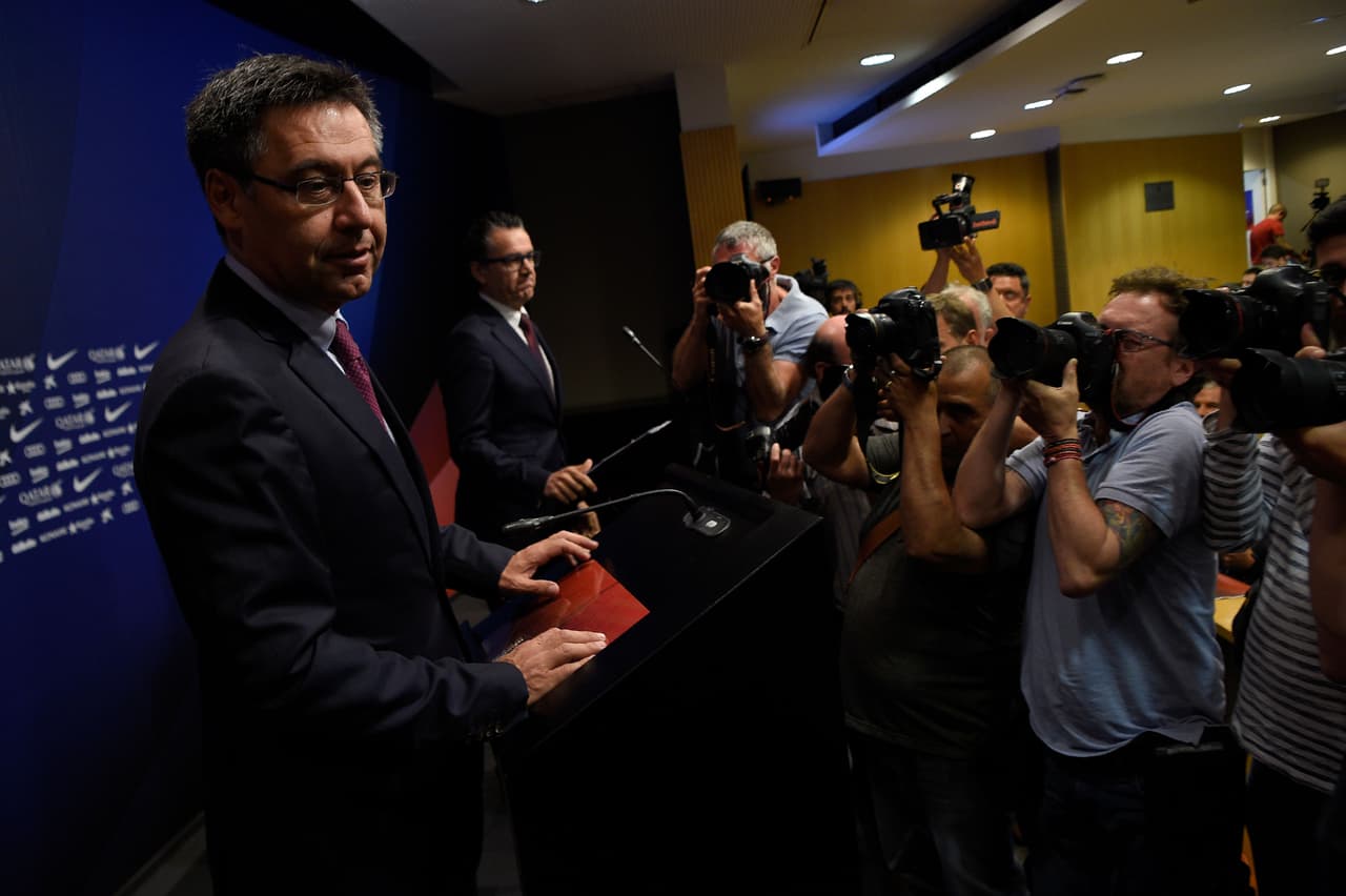 Sin embargo, el plan de Neymar Padre junto con Nasser Al-Khelaifi, jefe del PSG y del QSI,
<b>es hacer que Neymar Junior pague su propia claúsula con los petrodólares de Qatar</b>
<b>sin involucrar al PSG directamente en la transacción</b>.