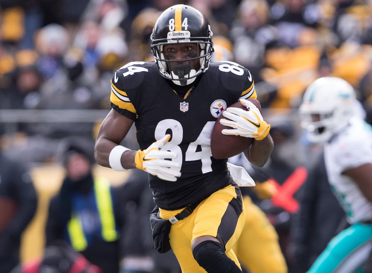 <b>Pittsburgh Steelers: ANTONIO BROWN</b>
<i>(7 temporadas)</i>
<br>Los Steelers están cargados de talento. Los linieros ofensivos de los veteranos Maurkice Pouncey y David DeCastro han sido activos fieles para Pittsburgh, pero Brown es sin duda el mejor receptor en toda la liga. Sus números sorprendentes en las últimas cuatro temporadas - 481 capturas, 6,315 yardas y 43 touchdowns - fueron contra la doble cobertura constante. Capaz de romper con una sola mano una defensa, Brown ha surgido como un fabricante de juguetes ultra-raro para un club de los Steelers con los sueños del Super Bowl en 2017.