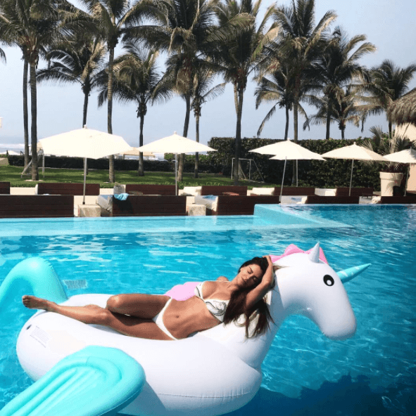 Adiós a los flotadores tradicionales cuando hay estos tan divertidos y sino miren este unicornio.