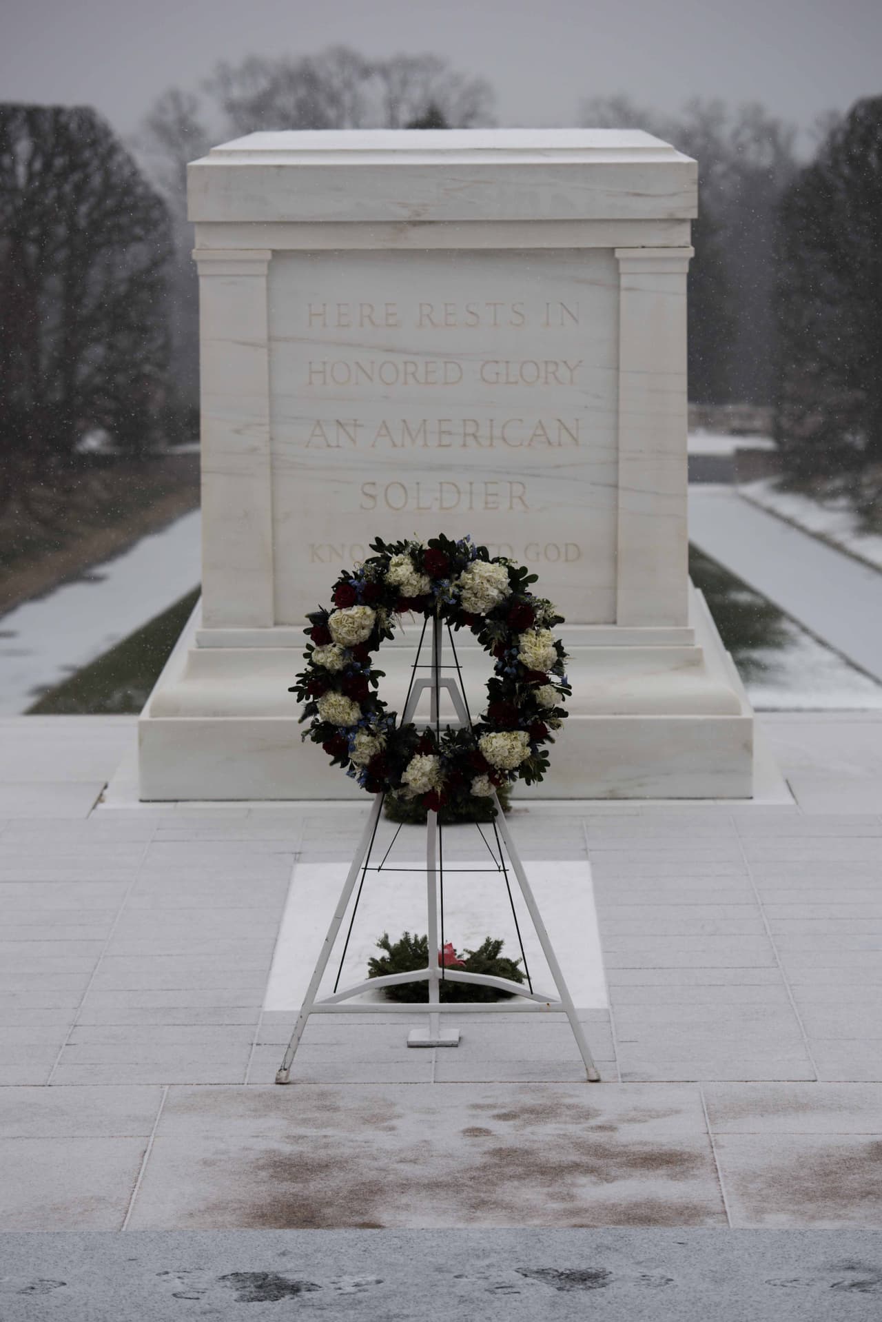 Los Centinelas cumplen su deber pese a la fuerza de la tormenta Jonas.