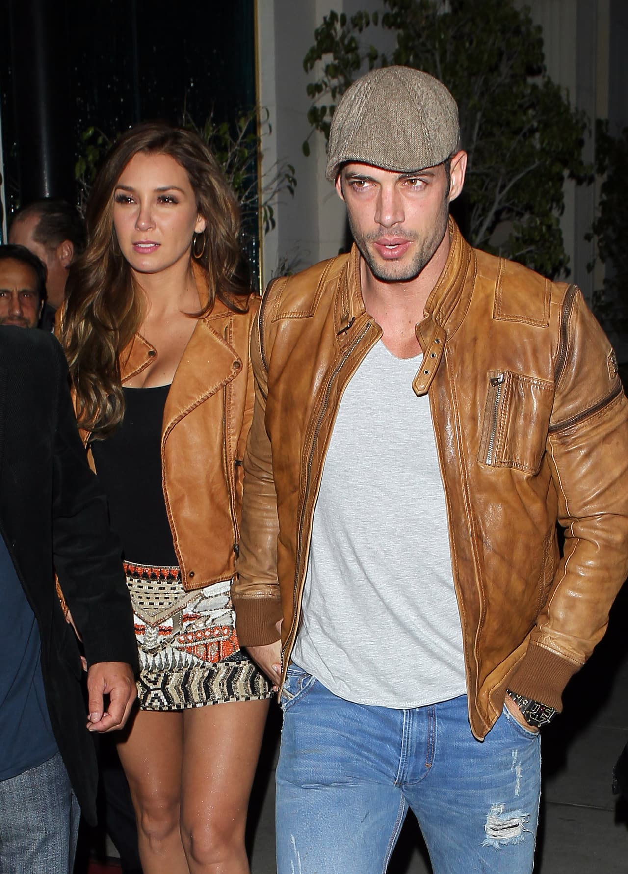 William Levy y Elizabeth Gutiérrez se conocieron en 2002 en las grabaciones de un programa de televisión. Un año más tarde decidieron vivir juntos y en 2006 tuvieron a su primer hijo, Christopher Alexander. Su primer rompimiento se dio en 2009 debido a que él grababa una telenovela en México y comenzaron los rumores de infidelidad por parte del actor.