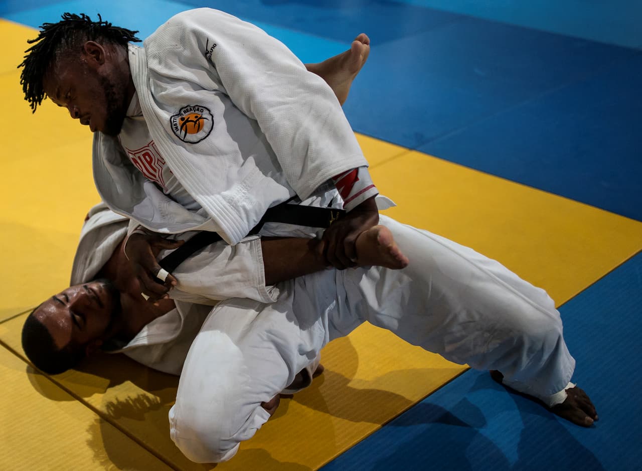 Misenga comenzó a competir por su país de origen, pero cada vez que perdía, su entrenador lo encerraba en una jaula por varios días con poco para comer o beber. Misenga fue a los campeonatos del mundo de 2013 en Río de Janeiro, donde fue nuevamente privadoo de comida y perdió en la primera ronda. Él salió corriendo desde el hotel del equipo y se asiló en Brasil, donde obtuvo el estatuto de refugiado.