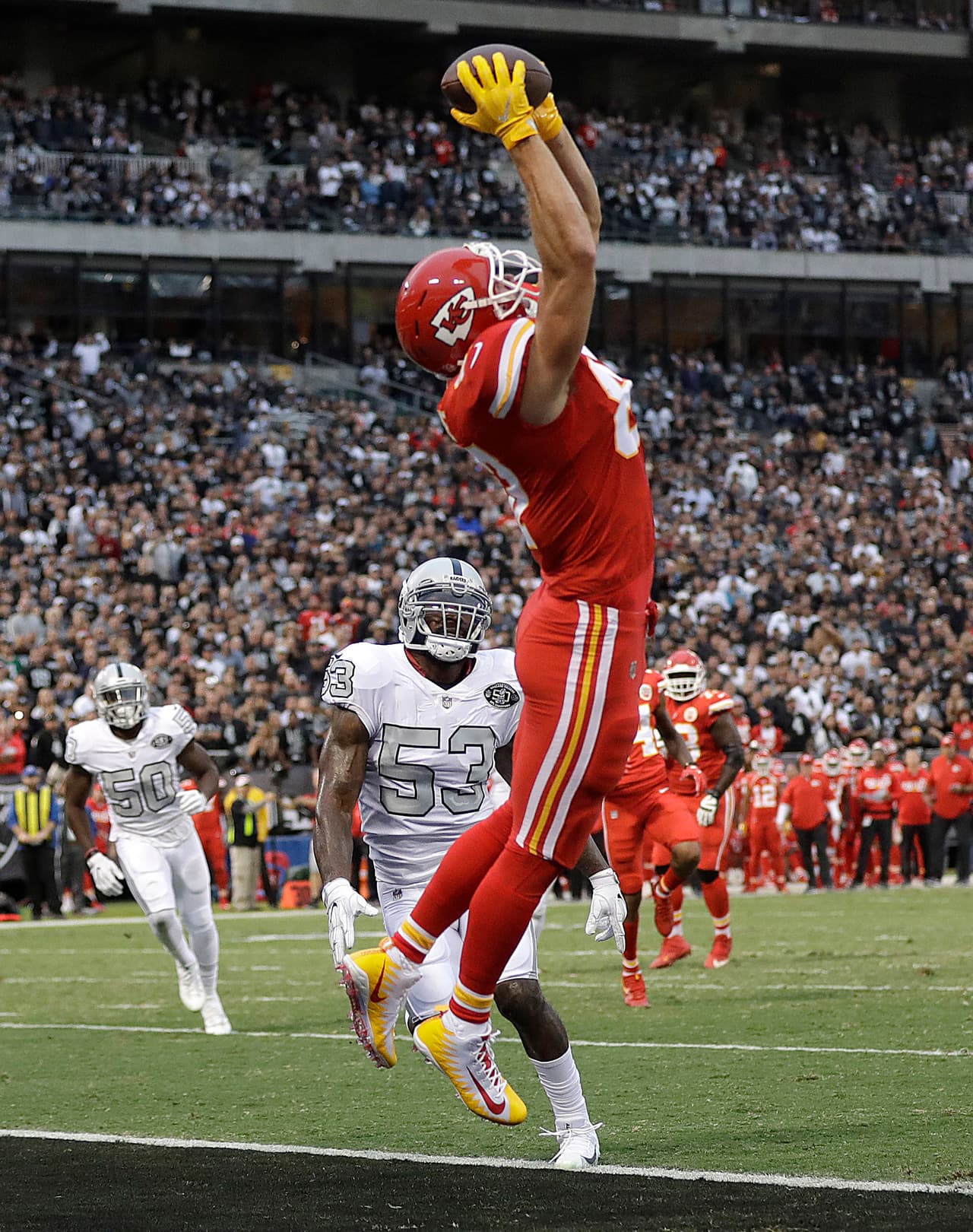 Travis Kelce recibió así uno de los tres pases de anotación de Smith. El ala cerrada terminó cuatro atrapadas, con 33 yardas y 1 TD