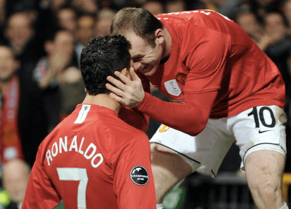 Cristiano Ronaldo y Wayne Rooney celebran un gol con Manchester United