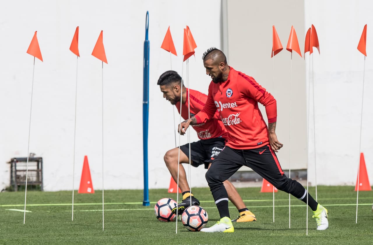 La Chile de Alexis Sánchez y Arturo Vidal está sobre las cuerdas en la Eliminatoria de Sudamérica. Los cracks australes van en busca de la clasificación en sus juegos ante Ecuador y Brasil. Nada fácil para el equipo de Pizzi.