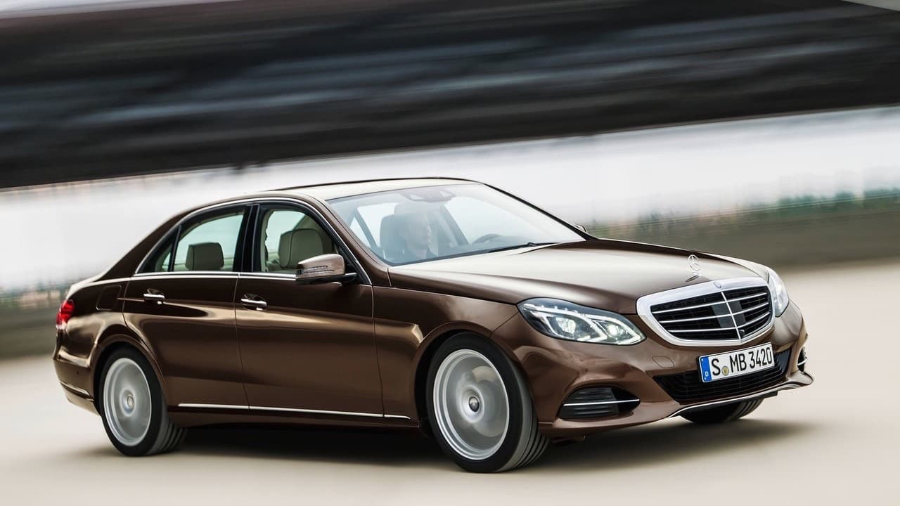 <b>14. Mercedes-Benz Clase-E</b>: La versión con tracción trasera del sedán ejecutivo mediano de lujo de Mercedes-Benz presentó un índice de
<b>4 conductores muertos</b> por cada millón de vehículos registrados. El Mercedes-Benz Clase-E fue sustituido por un modelo totalmente nuevo para 2017.