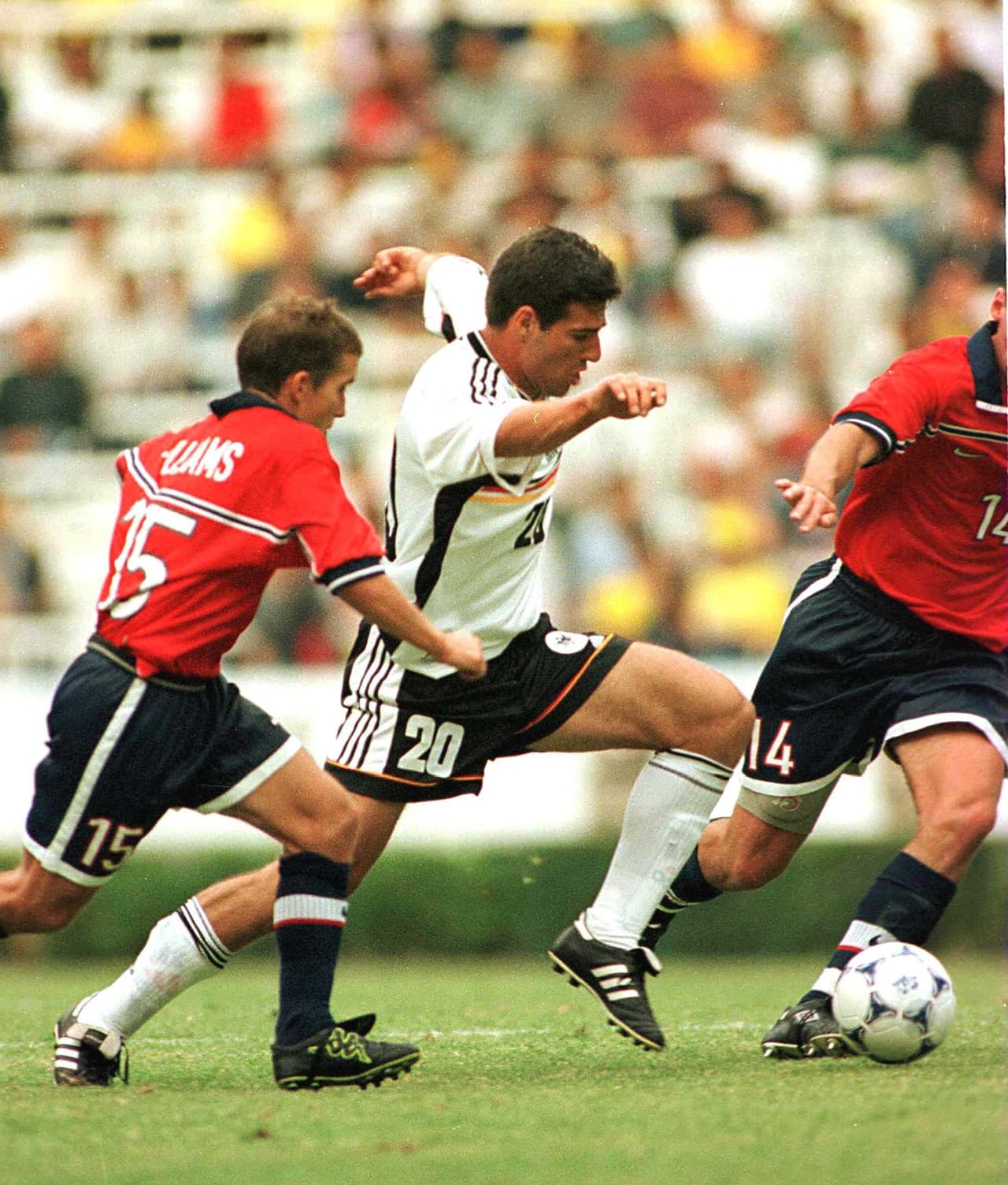 Los espectadores mexicanos se llevaban las manos a la cabeza con una irreconocible Alemania.