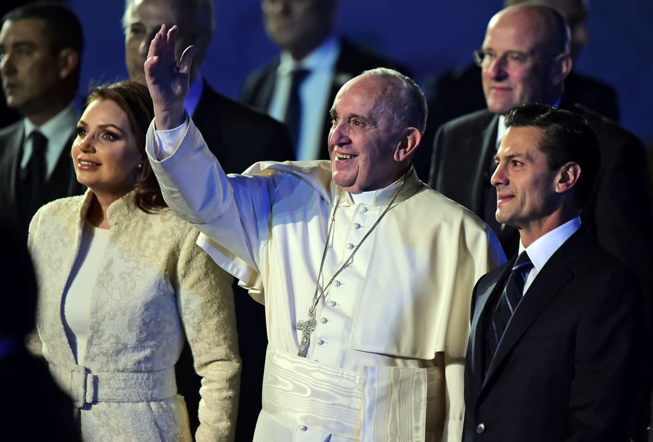 Así fue la llegada del Papa Francisco a México.