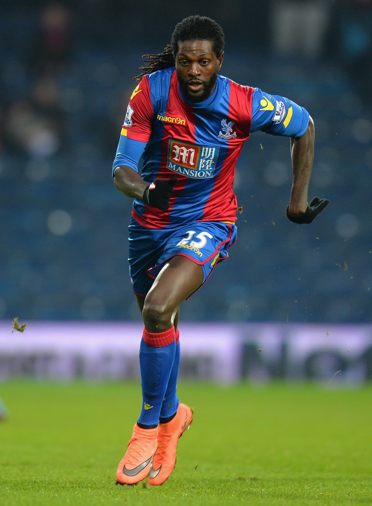 A sus 32 años, Emmanuel Adebayor es uno de los nombres con gran recorrido en el fútbol mundial. Mónaco, Arsenal, Manchester City, Real Madrid y Tottenham Hospur lo tuvieron en sus fila. Salió del Crystal Palace y ahora quedó sin equipo.
