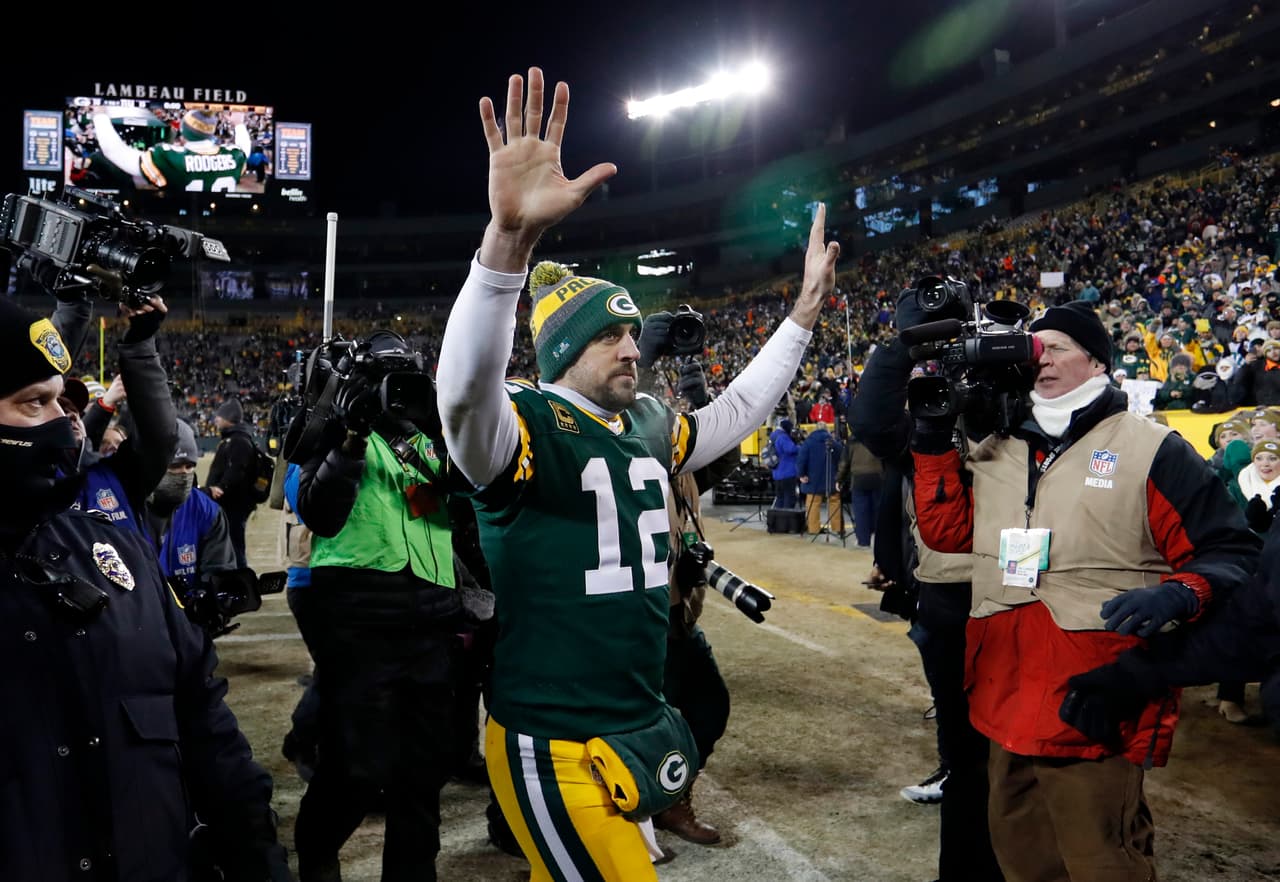 Green Bay Packers quarterback Aaron Rodgers (12) wave to fans after an NFC wild-card NFL football game against the New York Giants, Sunday, Jan. 8, 2017, in Green Bay, Wis. The Packers won 38-13. (AP Photo/Matt Ludtke)