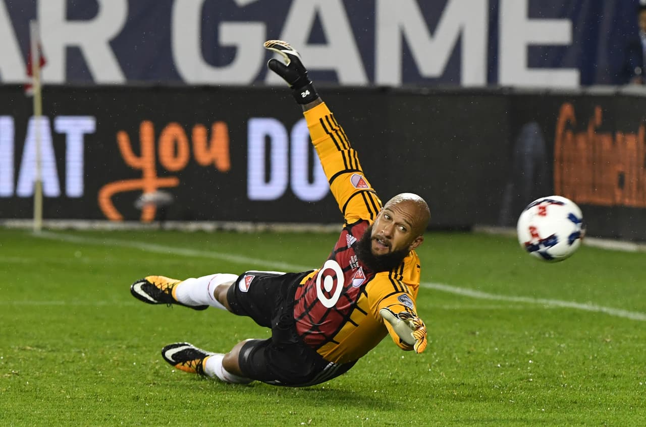 Destacadísimo, Tim Howard hizo unas atajadas sorprendentes. (USA Today Images)