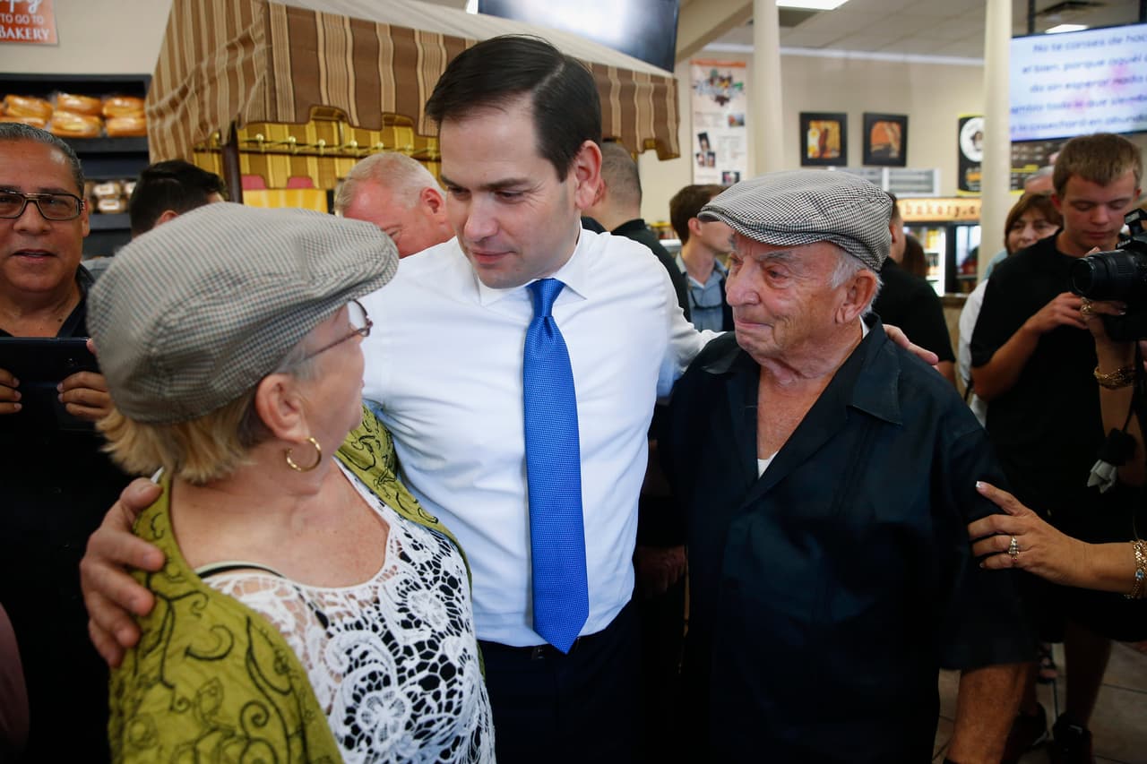 Marco Rubio visita un negocio puertorriqueño en Kissimmee, Florida