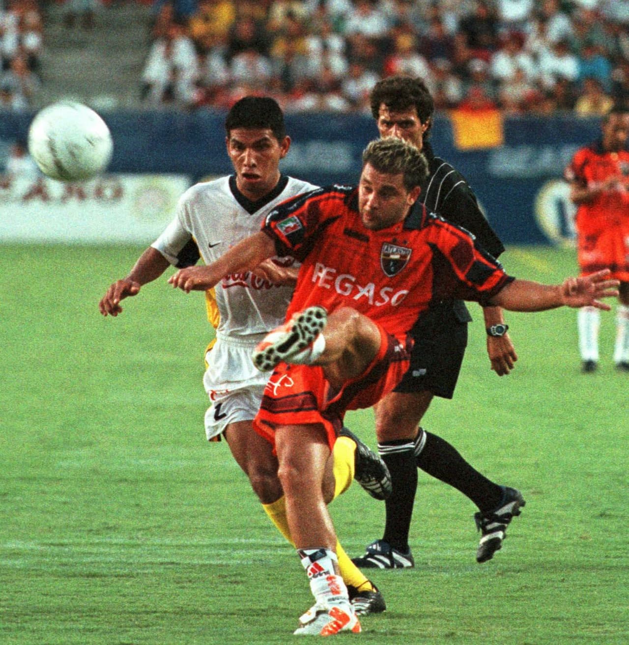 16. Antonio 'Turco' Mohamed (11) - Huracan, Boca Juniors, Independiente, Toros Neza, Monterrey, América, Deportivo Marte, Irapuato, Atlante, Atlético Celaya y Zacatepec.