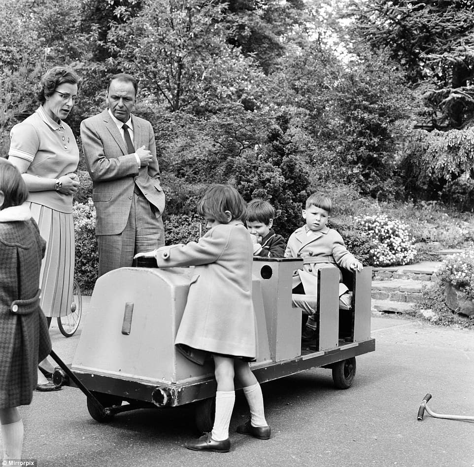 Conmovido, el intérprete de 'Fly me to the moon', respondió: "No lo sé cariño, el viento pasa tan rápido, que nunca alcanzo a verlo".