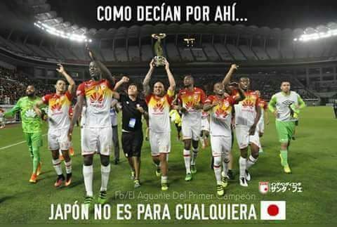 Independiente Santa Fe, que derrotó al Kashima Antlers en Japón por la Copa Suruga este año, también pareció para burlarse del Atlético Nacional.