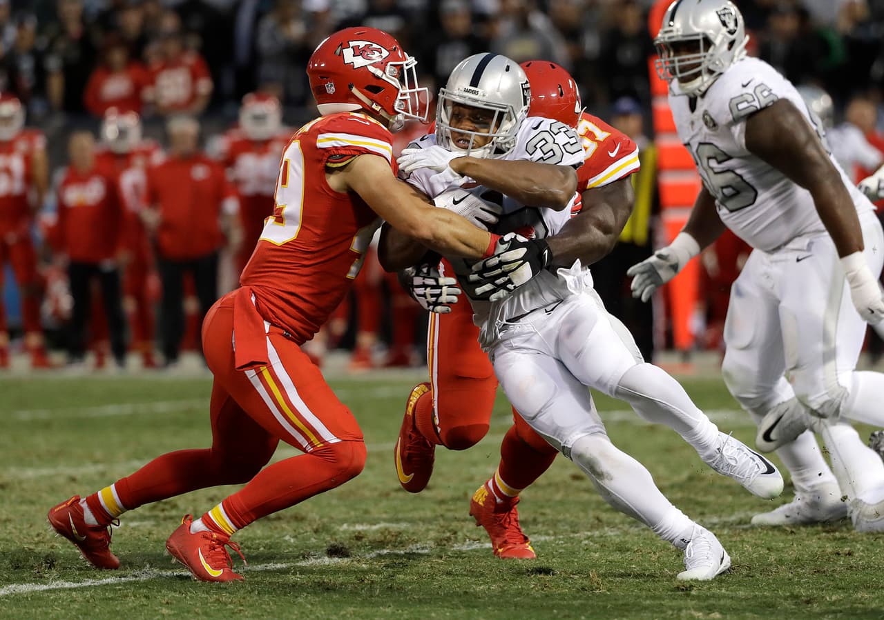 Marquette King encerró a los Chiefs en su propia yarda 1 con un despeje perfecto al comienzo del segundo cuarto, Kansas City necesitó poco tiempo para cambiar el ímpetu.