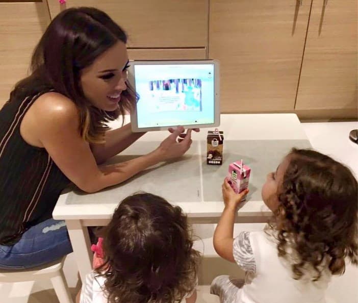 Ser mamá es tan fabuloso para Jacky que no descarta un cuarto embarazo.