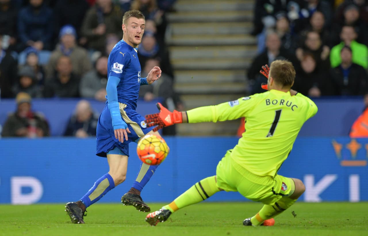 Ahora juega en el Bournemouth, uno de los clubes más humildes de la Premier, donde su mérito ha sido mantener al equipo a salvo del descenso.