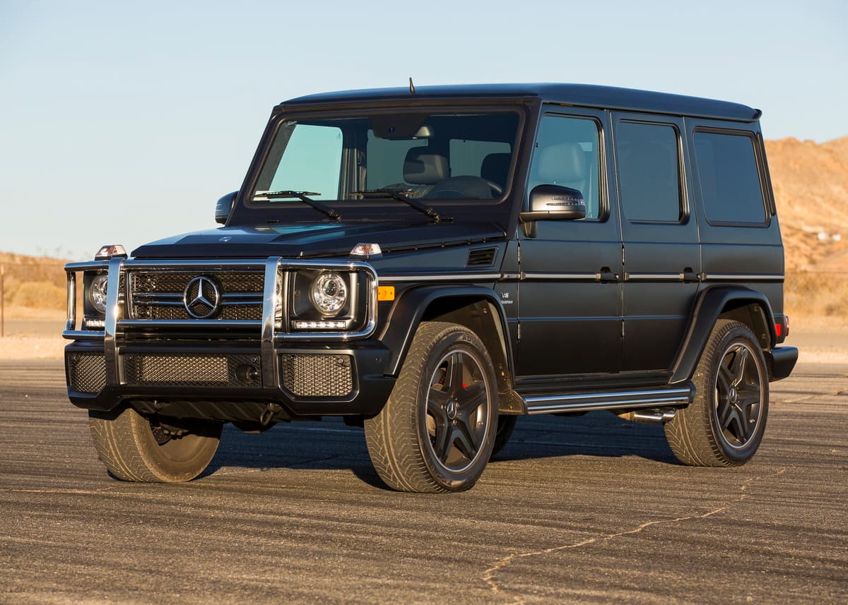 3. Mercedes-Benz G63 AMG (22 pts): La G63 es la versión deportiva de la G550 que ocupa el 5to lugar y a la cual supera ampliamente tanto en poder como en consumo y en impacto ambiental. Afortunadamente la producción es limitada aunque Mercedes-Benz vende sin problemas todas y cada una de las que puede producir.