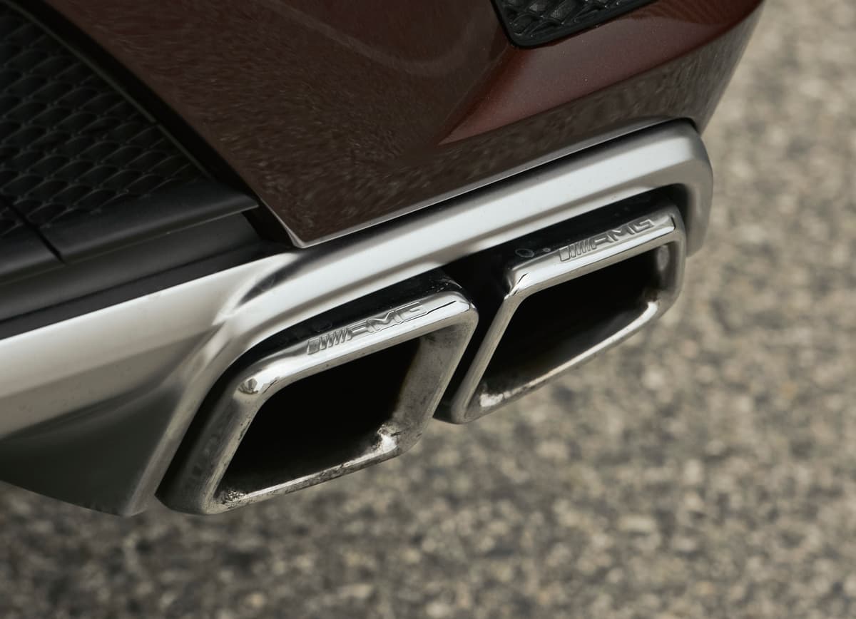 Usando datos provenientes de los fabricantes y de los órganos reguladores, Greencars.org listó a todos los autos disponibles en EEUU en 2016, no sólo tomando en cuenta el impacto ambiental de cada auto sino también el de los materiales usados en su construcción, el de los combustibles que usa y hasta el de su transporte hasta el punto de venta. Estos son los 12 autos menos verdes del 2016 según Greencars.org