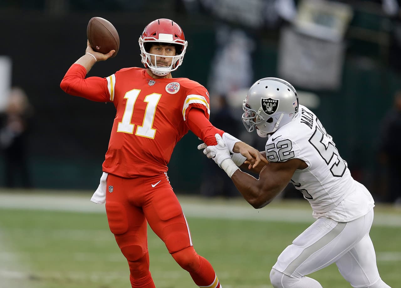 Alex Smith conectó con Demarcus Robinson en un pase de 33 yardas en la primera jugada del drive.