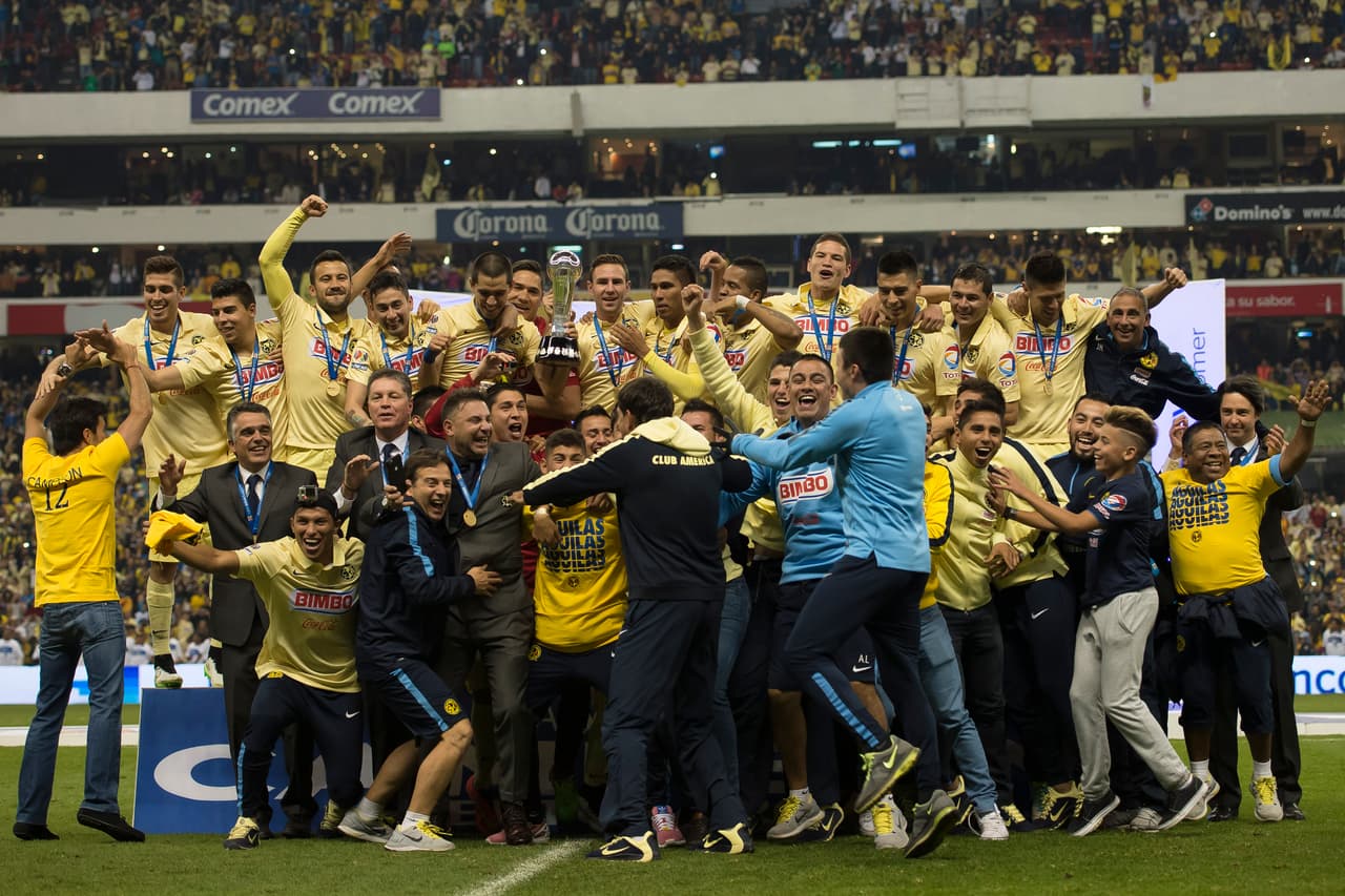 De los 12 campeonatos de liga que poseen los azulcremas, 10 los ha conseguido cuando cierran en el coloso de Santa Úrsula, uno en cancha neutral y otro lo ganó por puntos en la campaña 1965-1966.