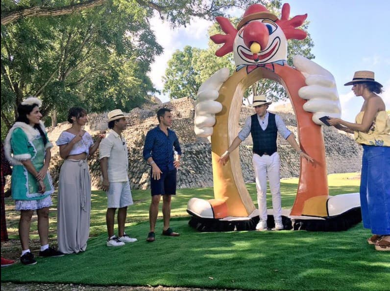 Carlos de la Mota fue uno de los invitados especiales y no se salvó de participar en el reto 'Ya te cargó el payaso'.