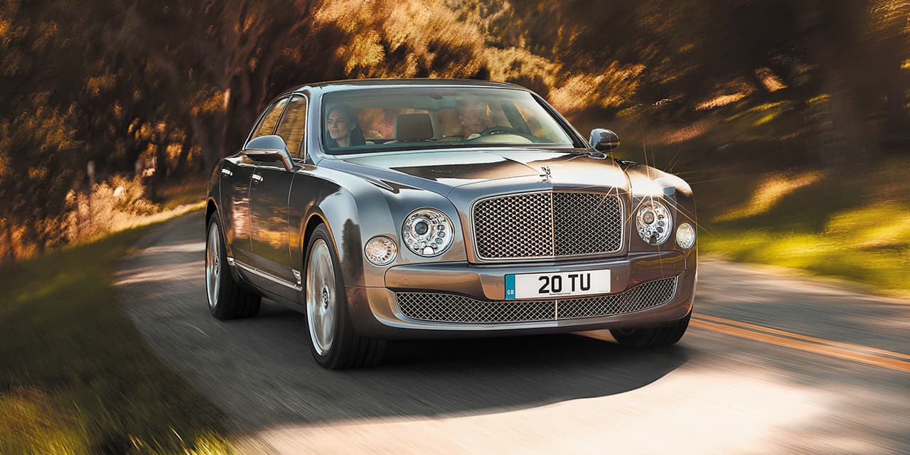 4. Bentley Mulsanne (23 pts): Con un precio que supera los $300,000, motores V8 cuya potencia supera con facilidad los 550 caballos de fuerza y acabados de cuero en cada rincón de su cabina, con excepción de donde hay madera, no había manera de que el Mulsanne no ocupara un lugar destacado en la lista.