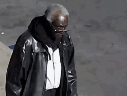 Esta noche, Clarence Jones no asalta a nadie.