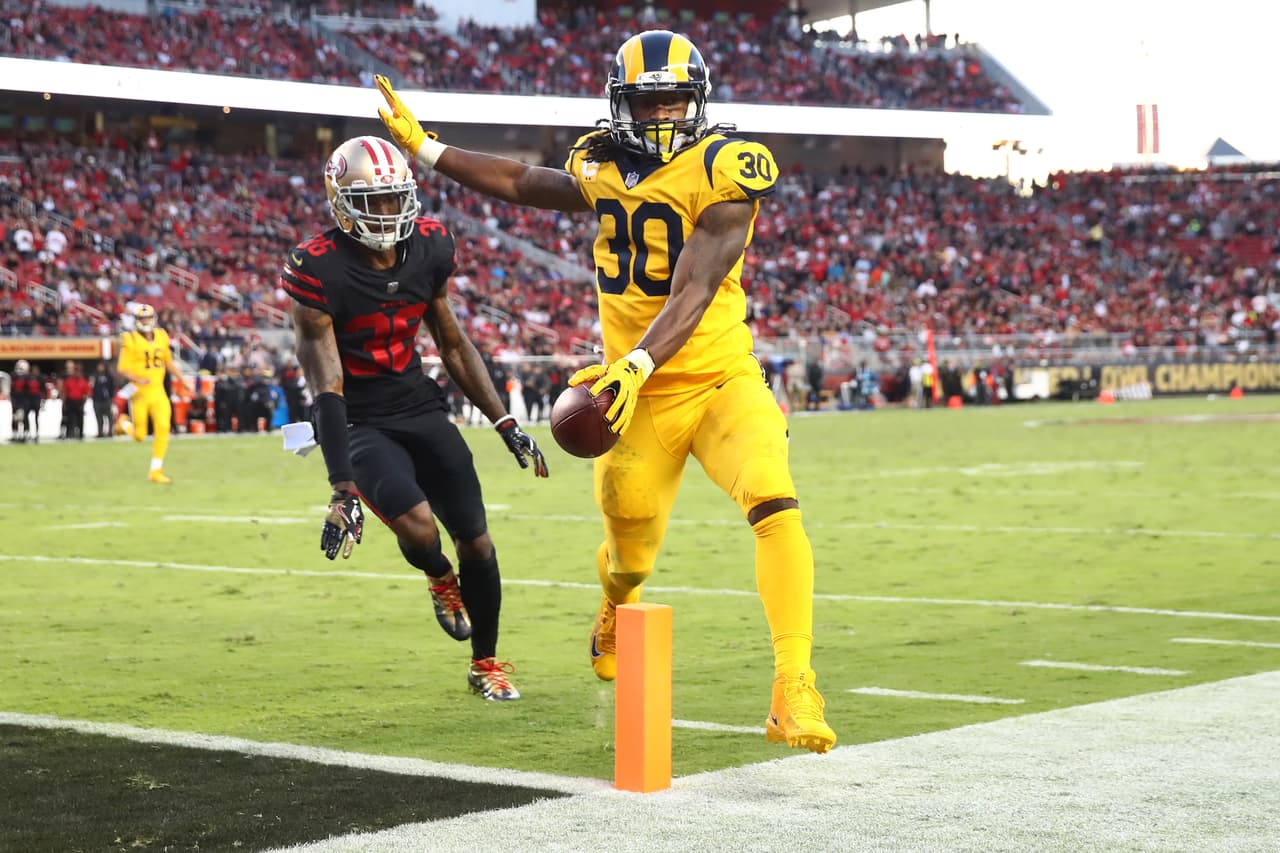 Todd Gurley realizó 28 acarreos para 113 yardas terrestres y 2 anotaciones por tierra. Además tuvo 5 recepciones para 36 yardas y un TD por la vía aerea. ¡JUEGAZO!