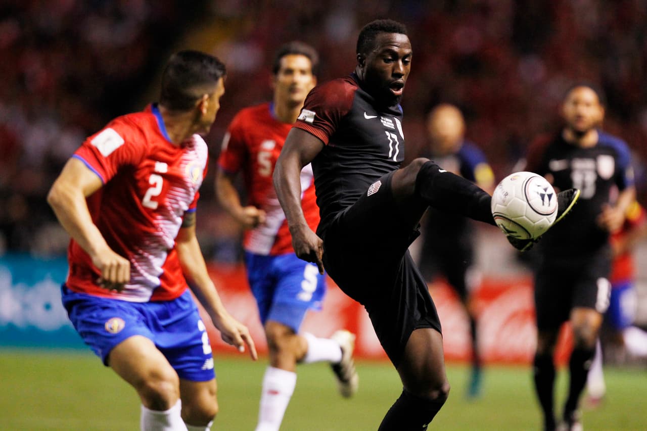 Jurgen Klinsmann no realizó cambios en el entretiempo pero su equipo intentó presionar más la salida de los locales en busca del empate.