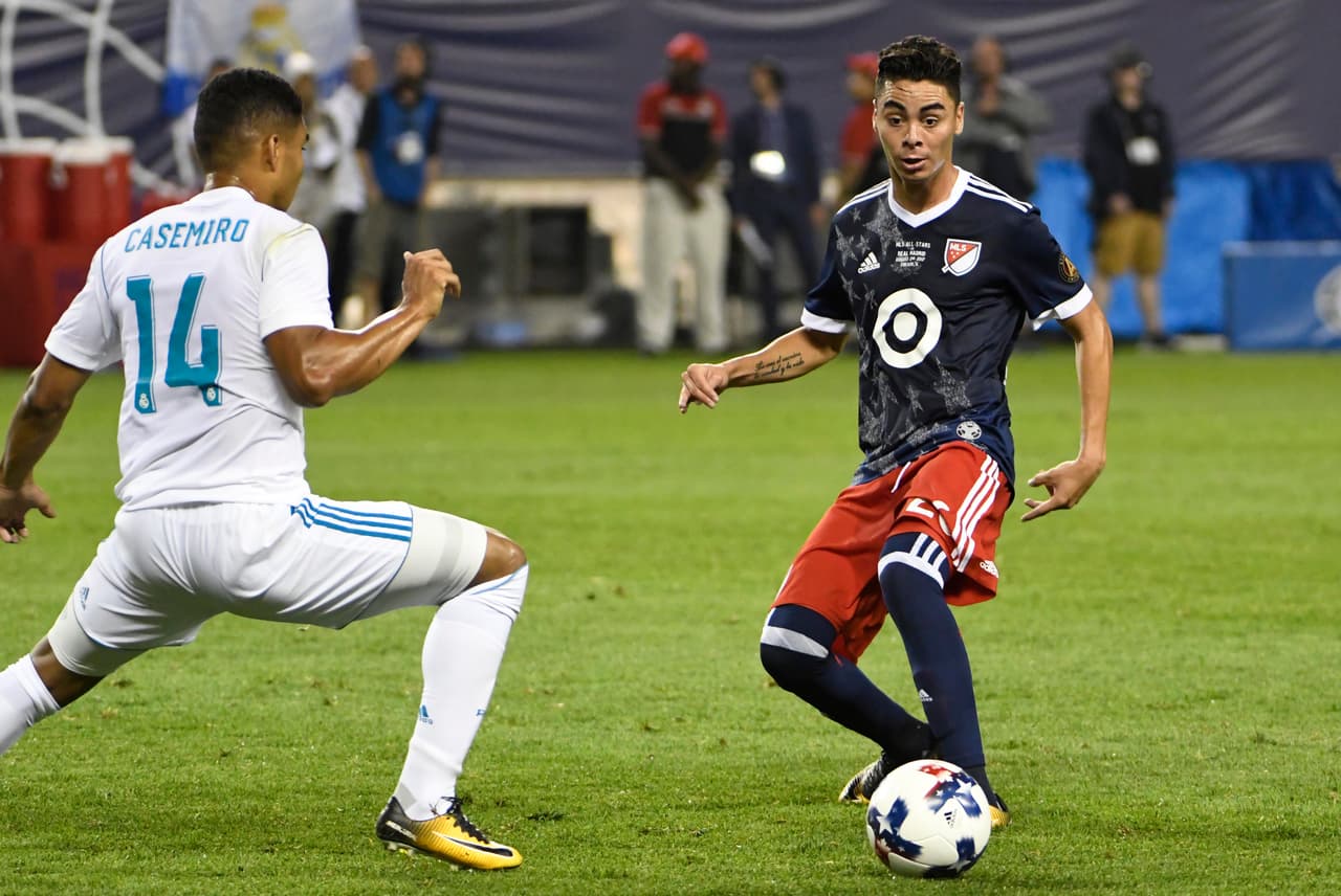 El paraguayo Miguel Almirón fue uno de los encargados de conducir al Equipo de las Estrellas en el segundo tiempo. (USA Today Images)