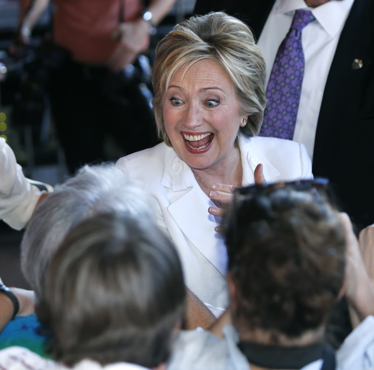 La precandidata Hillary Clinton lanzó este jueves en San Antonio su campaña “Latinos for Hillary”, y en ella se comprometió a trabajar "desde el primer día" por una reforma migratoria, si gana las elecciones de 2016. Asimismo, la candidata señaló que, de ser la nominada de su partido, considerará a Julián Castro, exalcalde de San Antonio y actual secretario de Vivienda, como posible aspirante a la vicepresidencia en su candidatura.