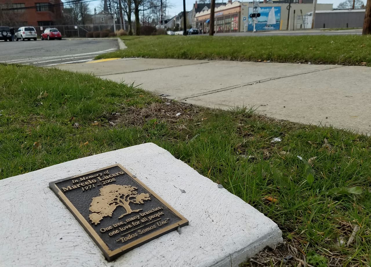 Una placa conmemora a Marcelo Lucero en Patchogue, Nueva York