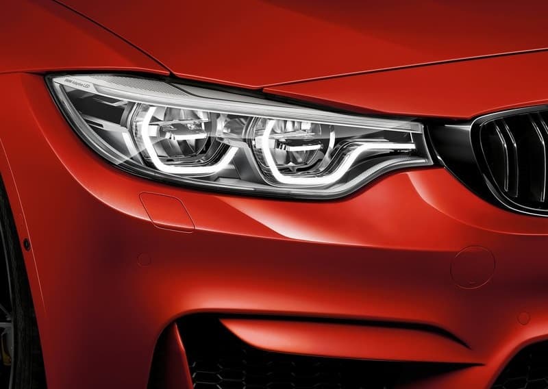 En el frente del BMW M4 Coupé hay más innovaciones, como faros rediseñados, que emplean luces LED incluso para sus rompenieblas.