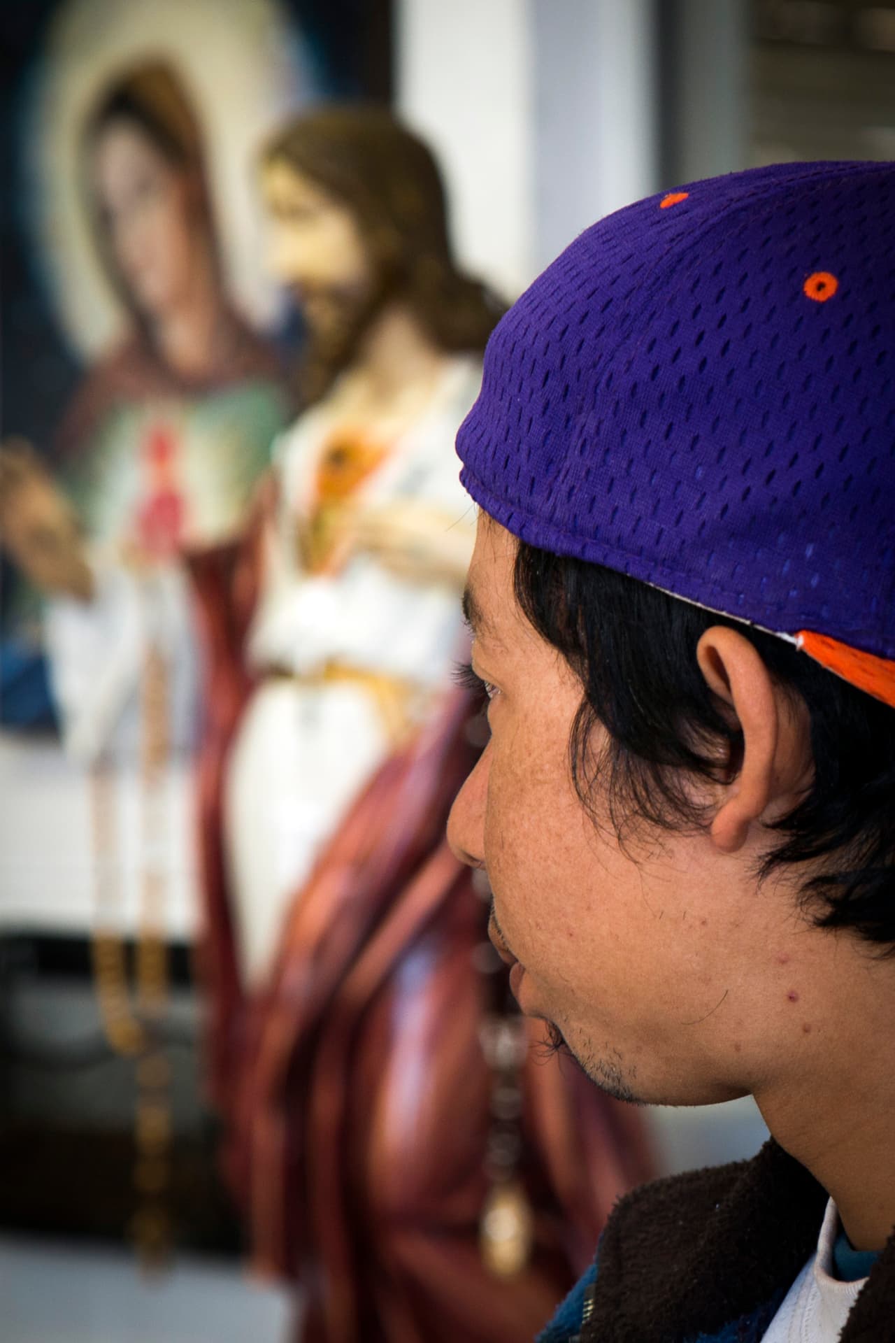 Su madre murió cuando él era un niño, pero su abuela le inculcó el catolicismo.