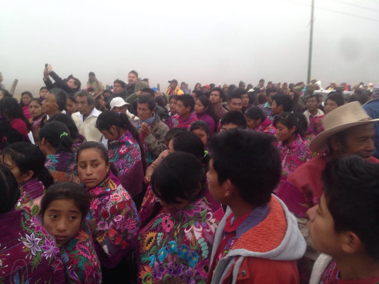 Todos portaban, con orgullo, sus trajes tradicionales. Foto de Paulina Gómez/Univision.