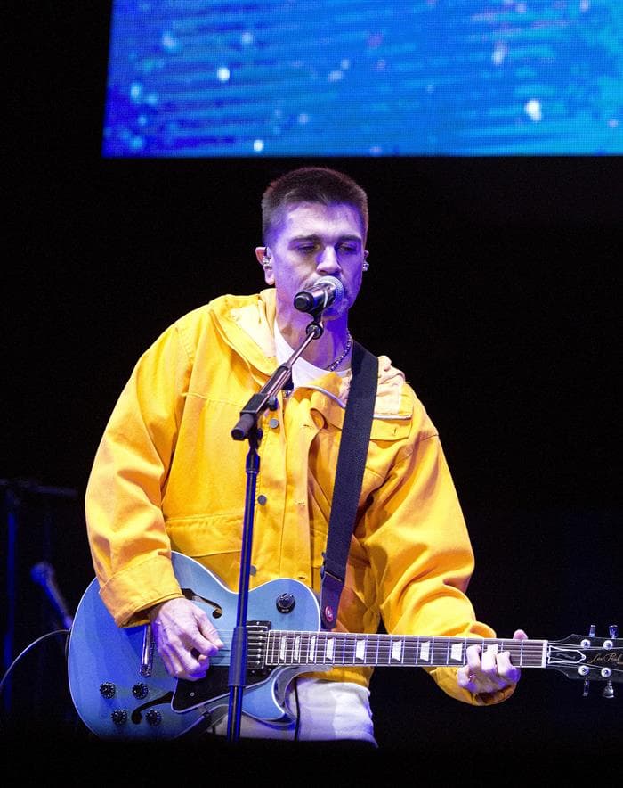 Juanes recordó a Juan Gabriel, dedicándole 'Querida'.