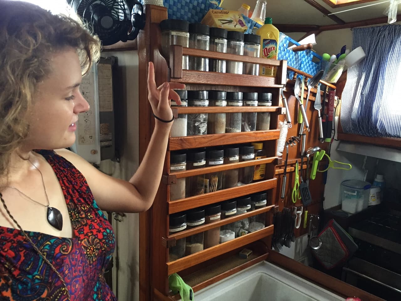 La pareja zarpó desde Sudáfrica junto a sus cuatro hijas zarparon de Sudáfrica en su velero donde pretende recorrer el mundo en tres años. Han visitado varias islitas y actualmente llevan dos semanas en Puerto Rico de donde saldrán hacia la Florida para visitar Disney World.