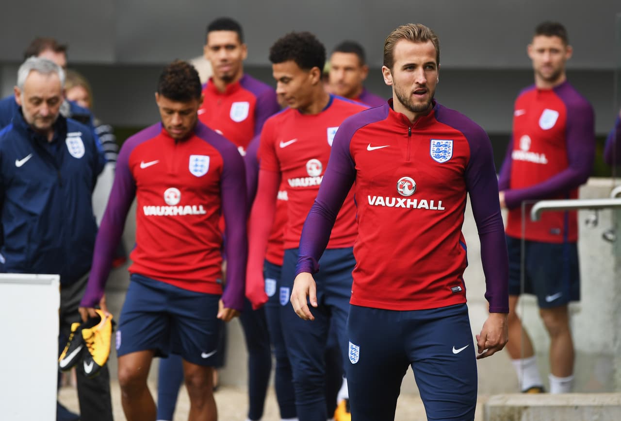 La nueva generación del fútbol inglés está a un empate de conseguir su cupo al próximo Mundial. Harry Kane, goleador en la Premier League, ya inició trabajos con los Tres Leones que, en primer lugar, deberán enfrentar Eslovenia y luego a Lituania.
