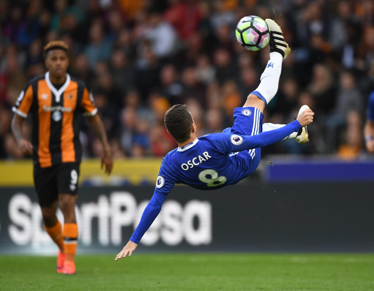 1. Óscar (Brasil) - El medicampista fue vendido por el Chelsea, equipo en el que su valor de mercado era de 35 millones de euros.