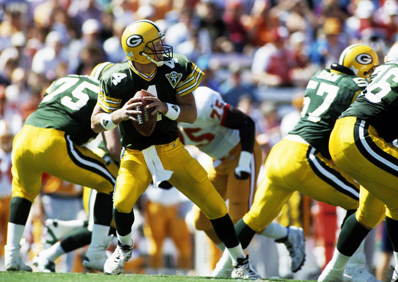 2.- Brett Favre.- 71,838 yardas.