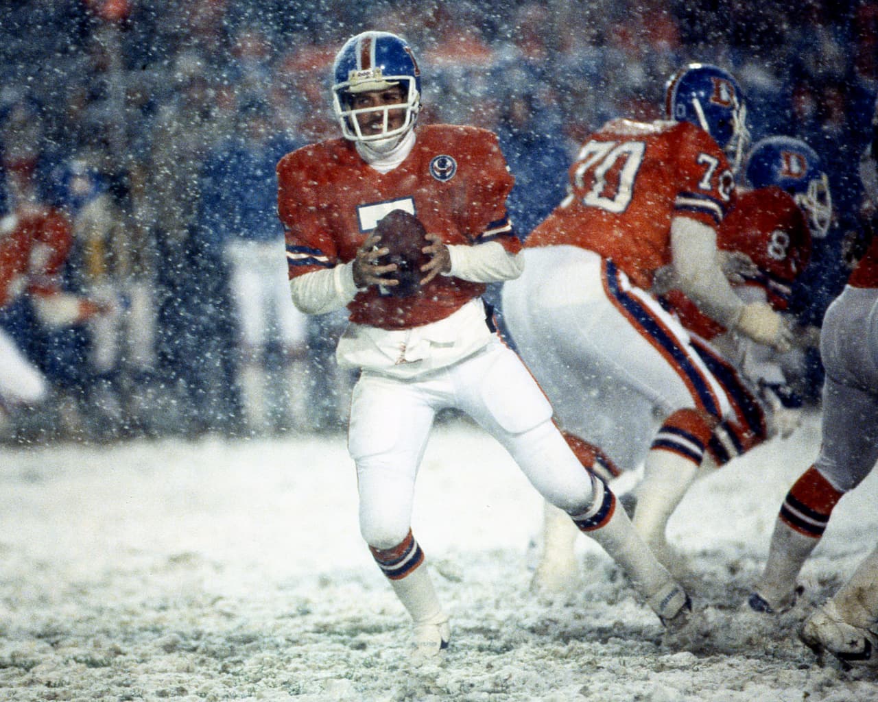 6.- John Elway.- 51,475 yardas.